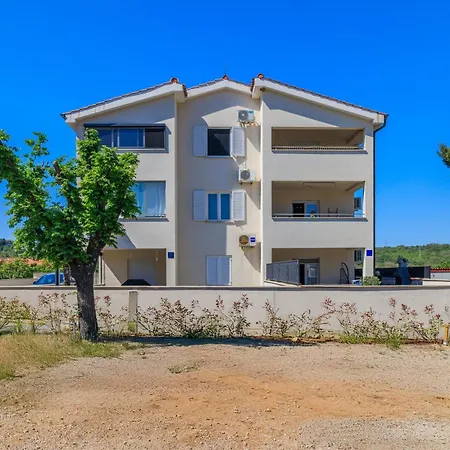 Iva Apartament *